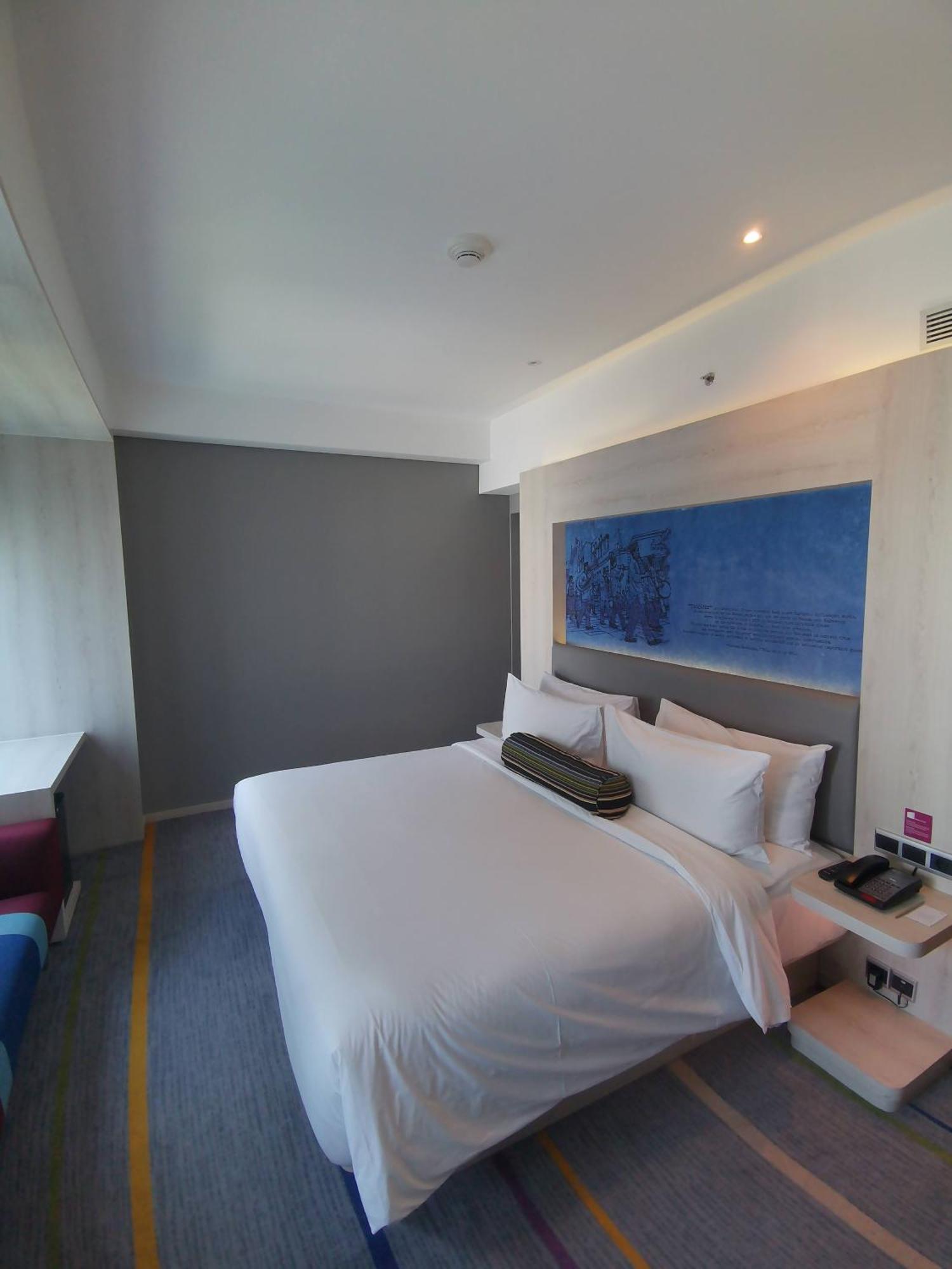 Aloft Jakarta Wahid Hasyim Exterior photo